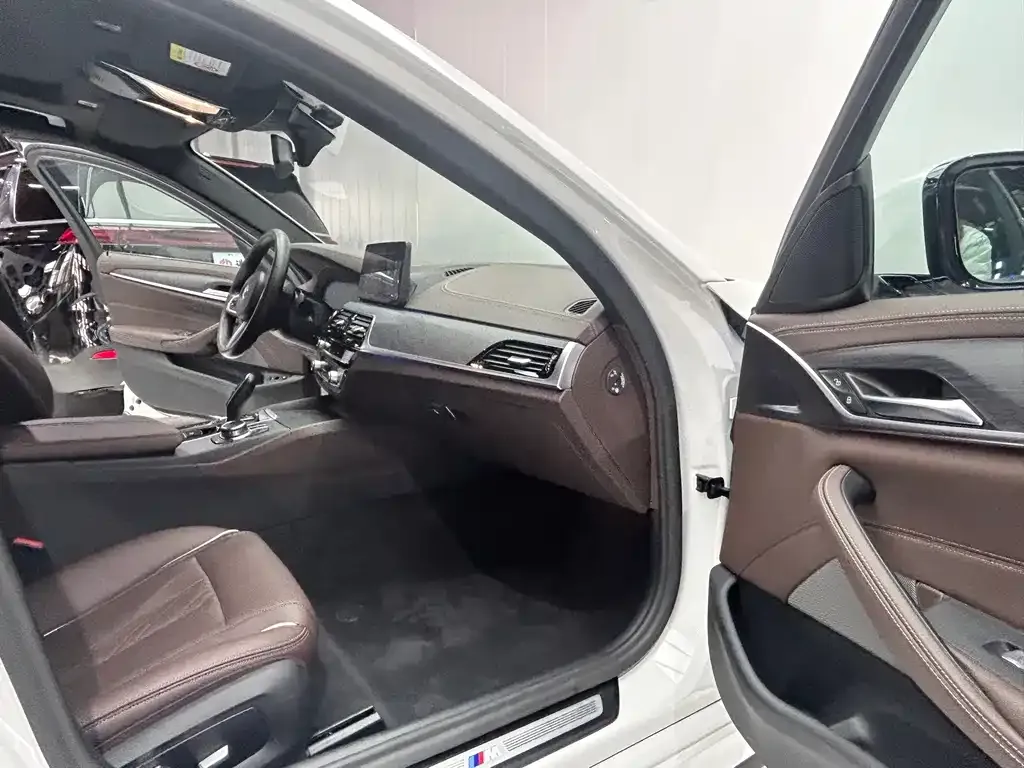 BMW 5 Series New Energy — фото 10