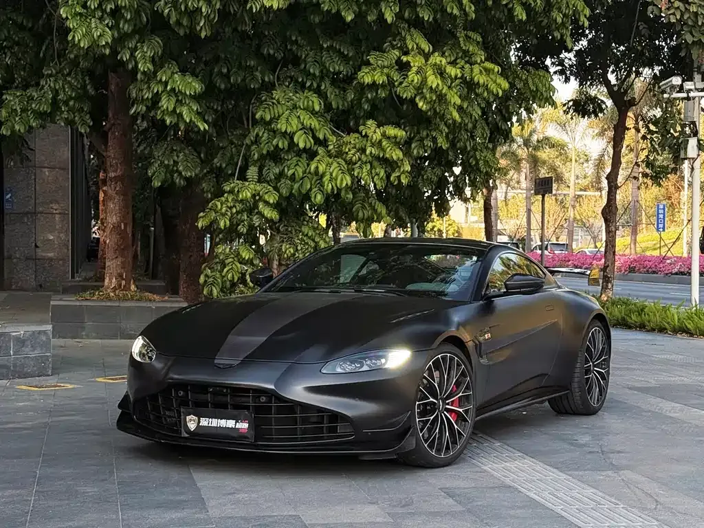 Aston Martin V8 Vantage — фото 1