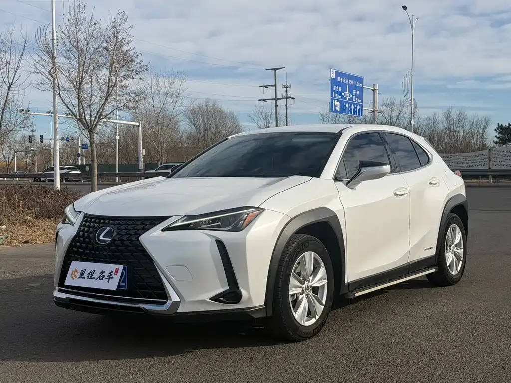 Lexus UX — фото 1