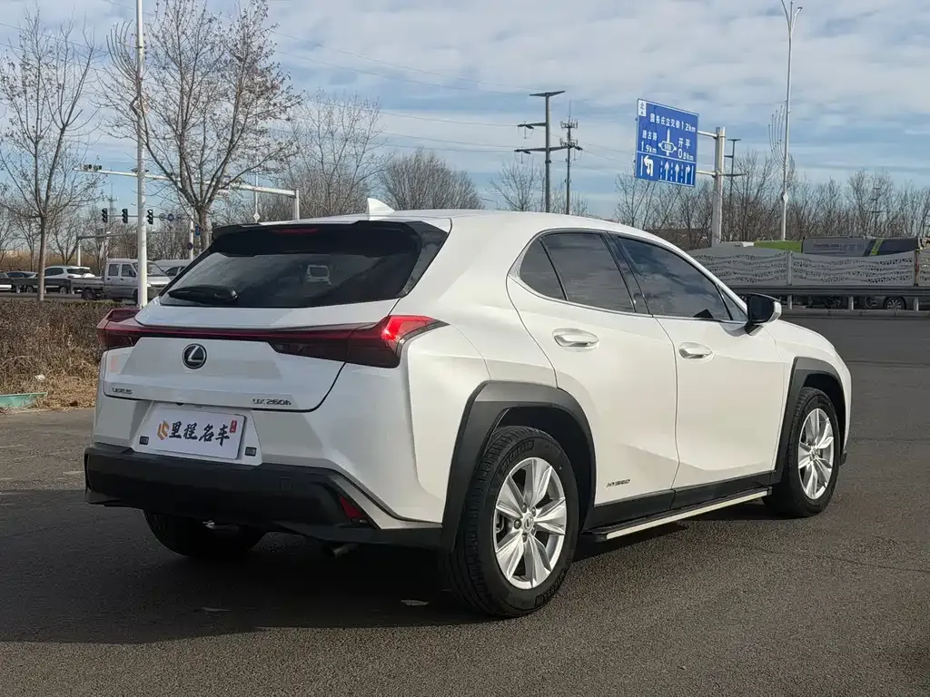 Lexus UX — фото 9