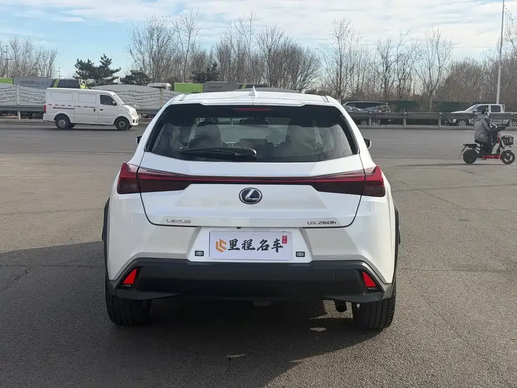 Lexus UX — фото 10