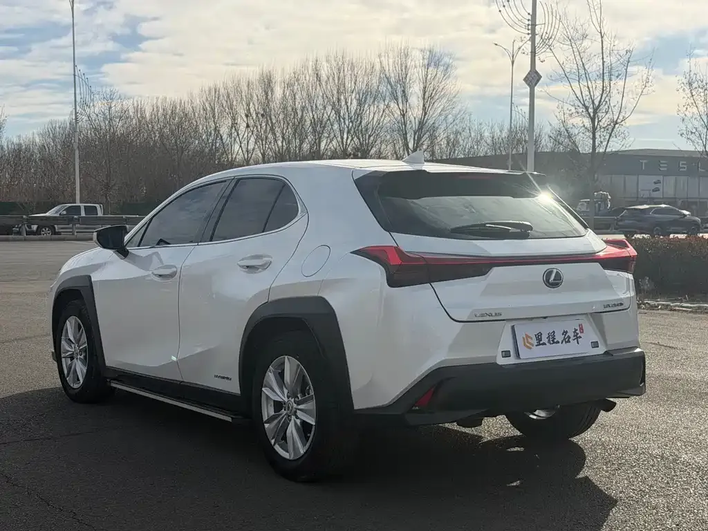 Lexus UX — фото 7
