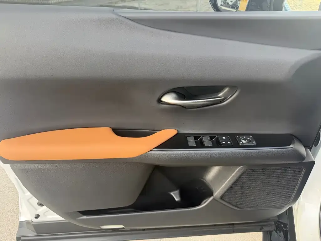 Lexus UX — фото 2