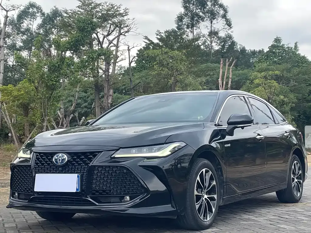 Toyota Avalon — фото 1