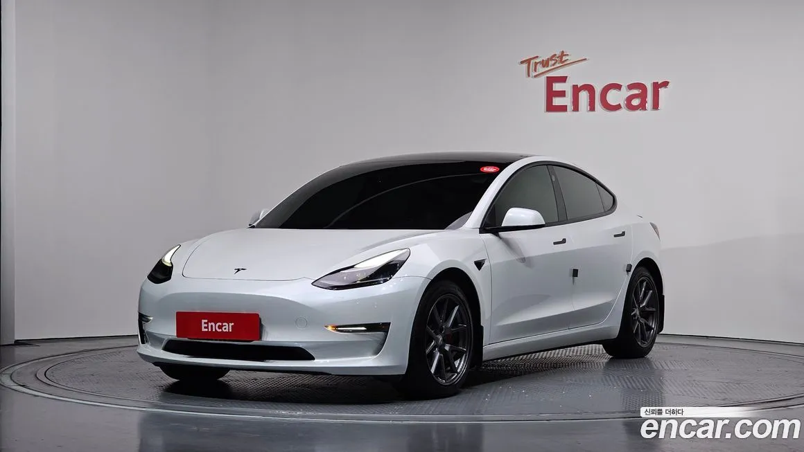 Tesla Model 3 — фото 1