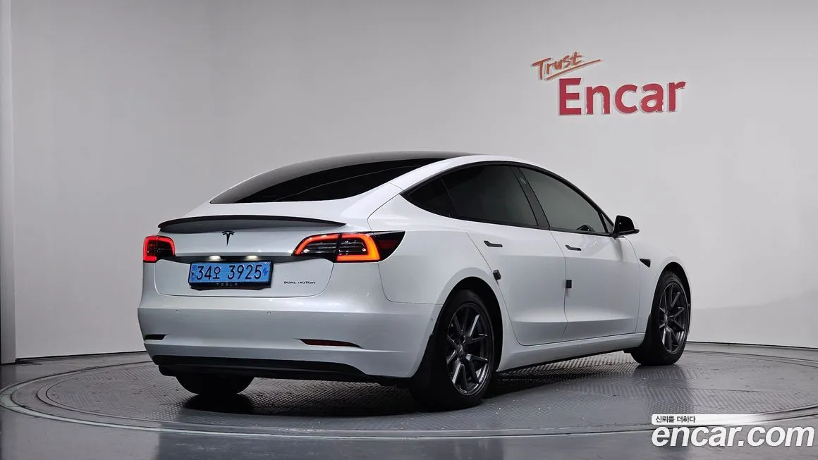 Tesla Model 3 — фото 3