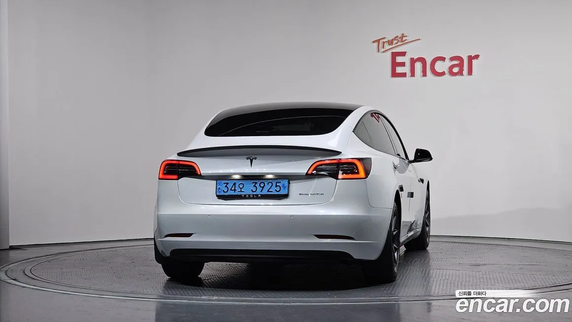 Tesla Model 3 — фото 2