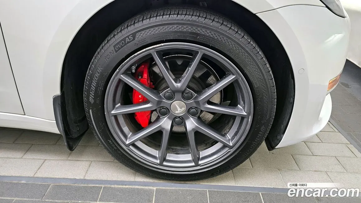 Tesla Model 3 — фото 10