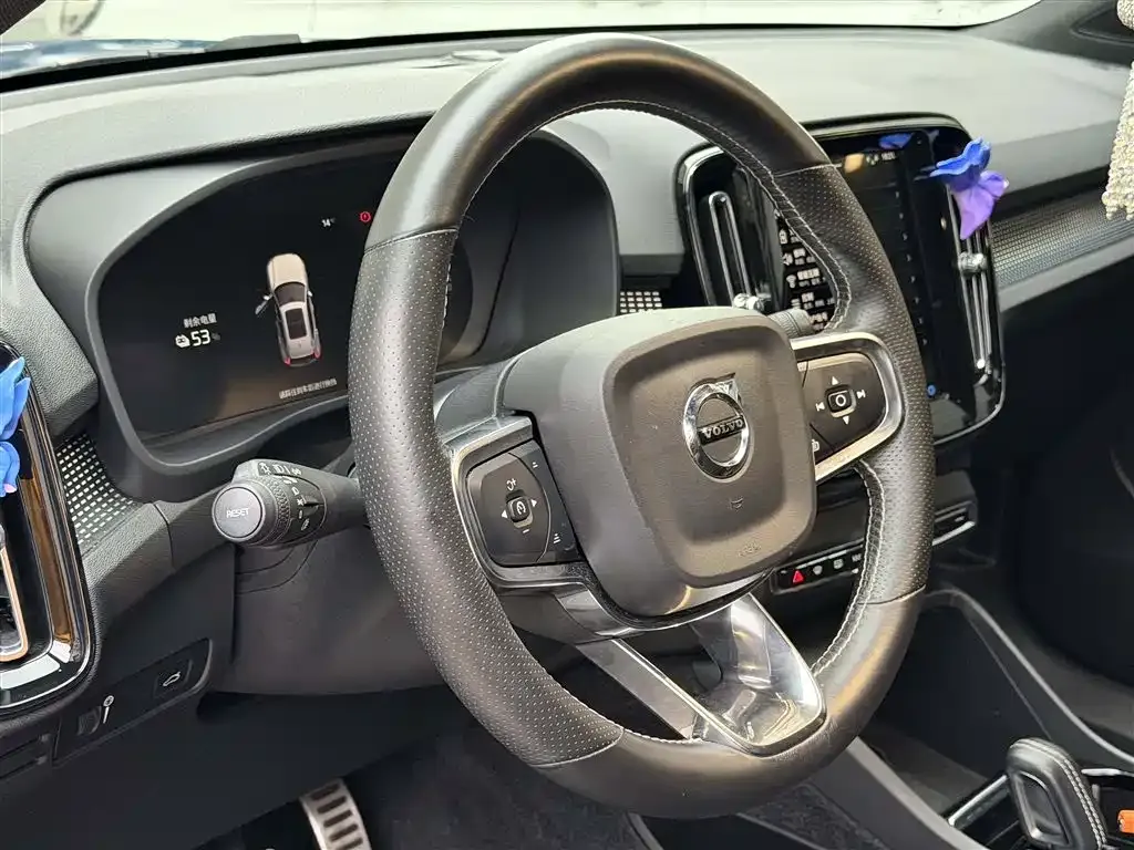 Volvo XC40 NEV — фото 10