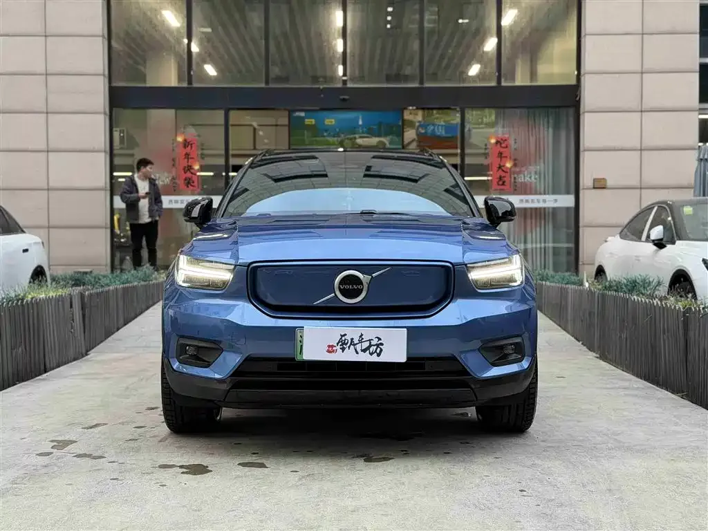 Volvo XC40 NEV — фото 2