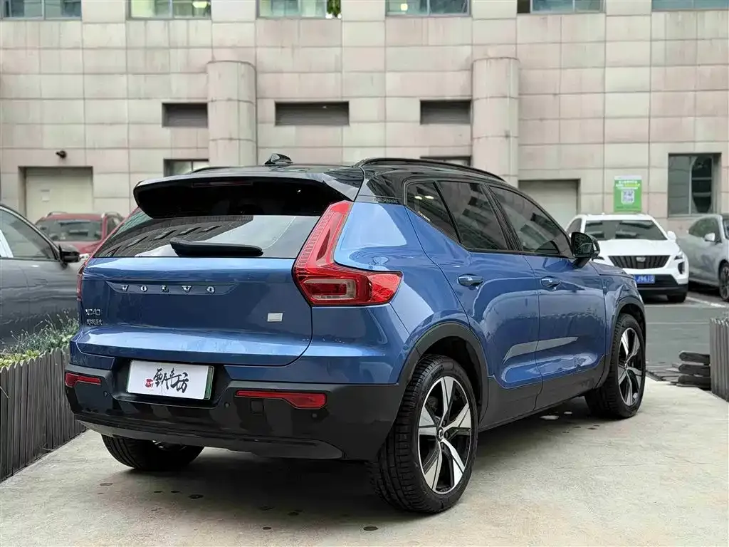Volvo XC40 NEV — фото 4