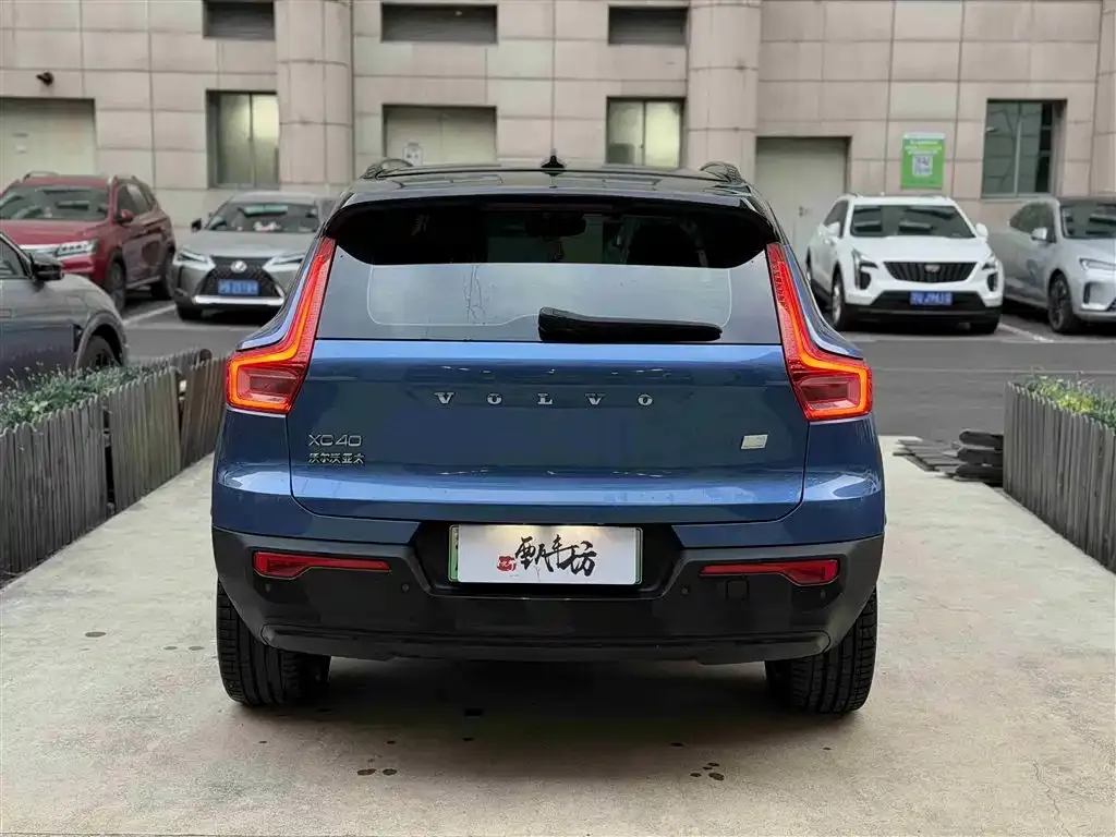 Volvo XC40 NEV — фото 5