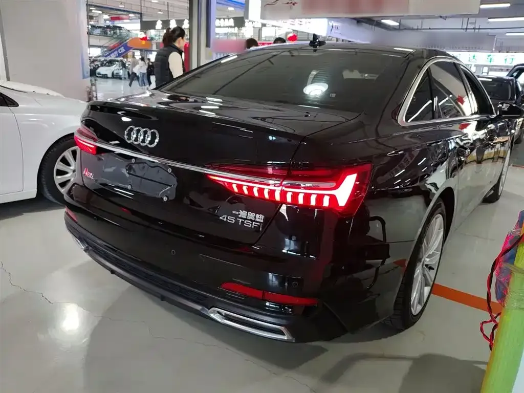 Audi A6L — фото 7