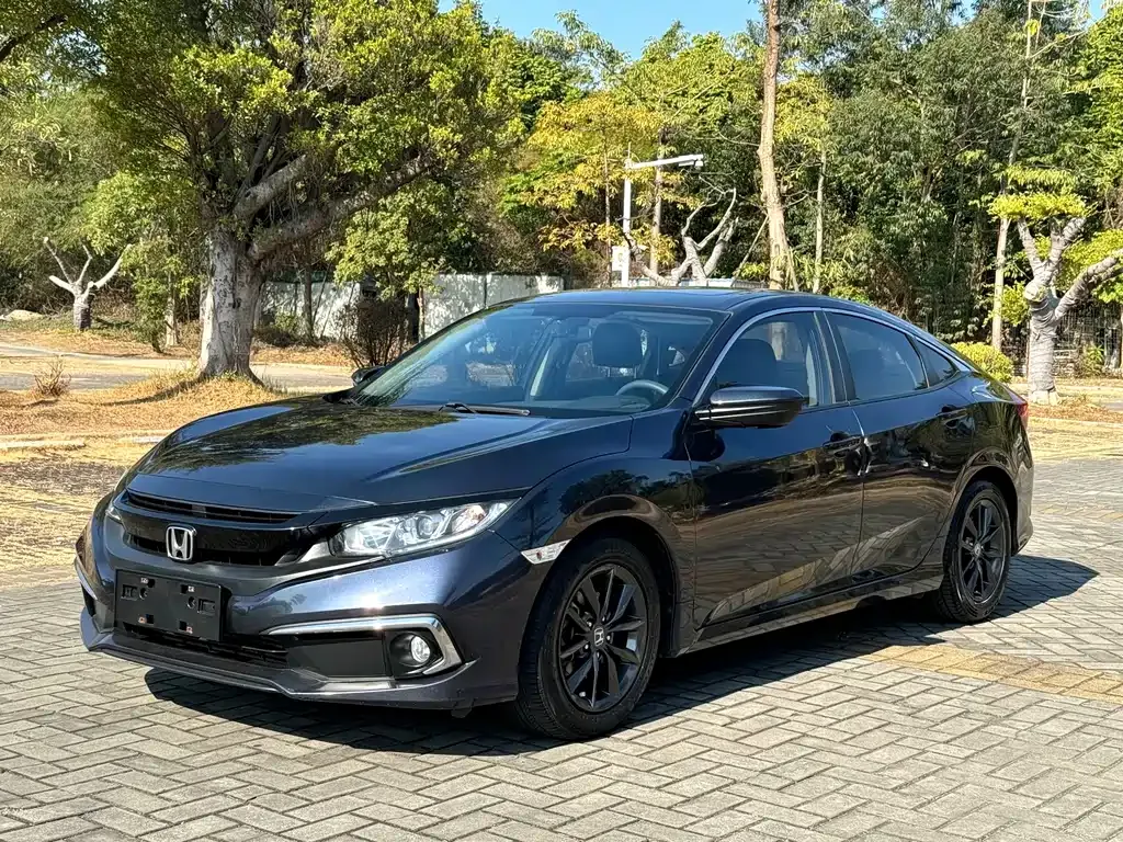 Honda Civic — фото 1