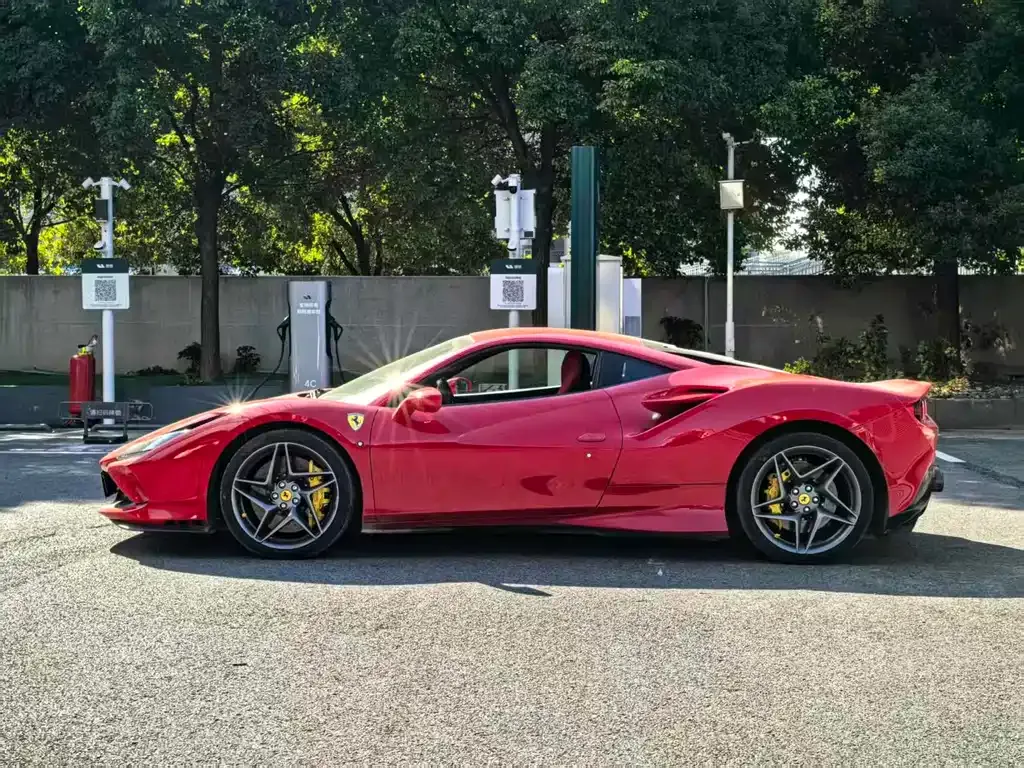 Ferrari F8 — фото 8
