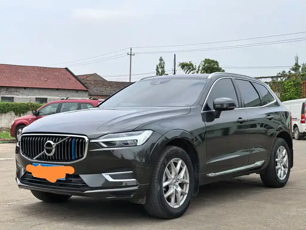 Volvo XC60 — фото 1