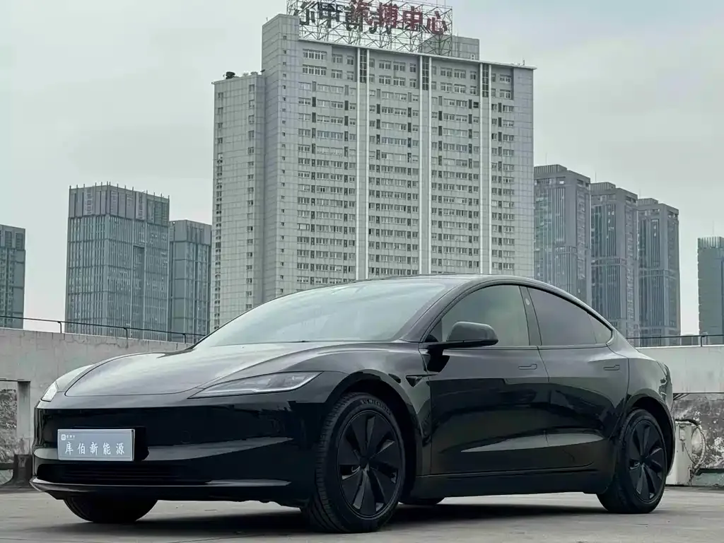 Tesla Model 3 — фото 1