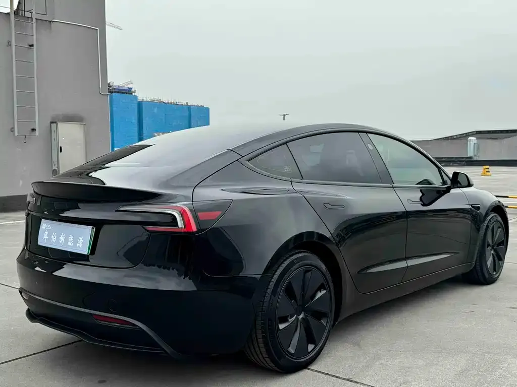 Tesla Model 3 — фото 4