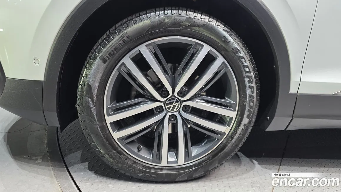 Volkswagen Tiguan — фото 8