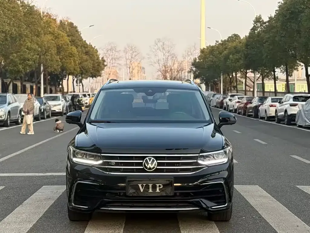 Volkswagen Tiguan L — фото 7