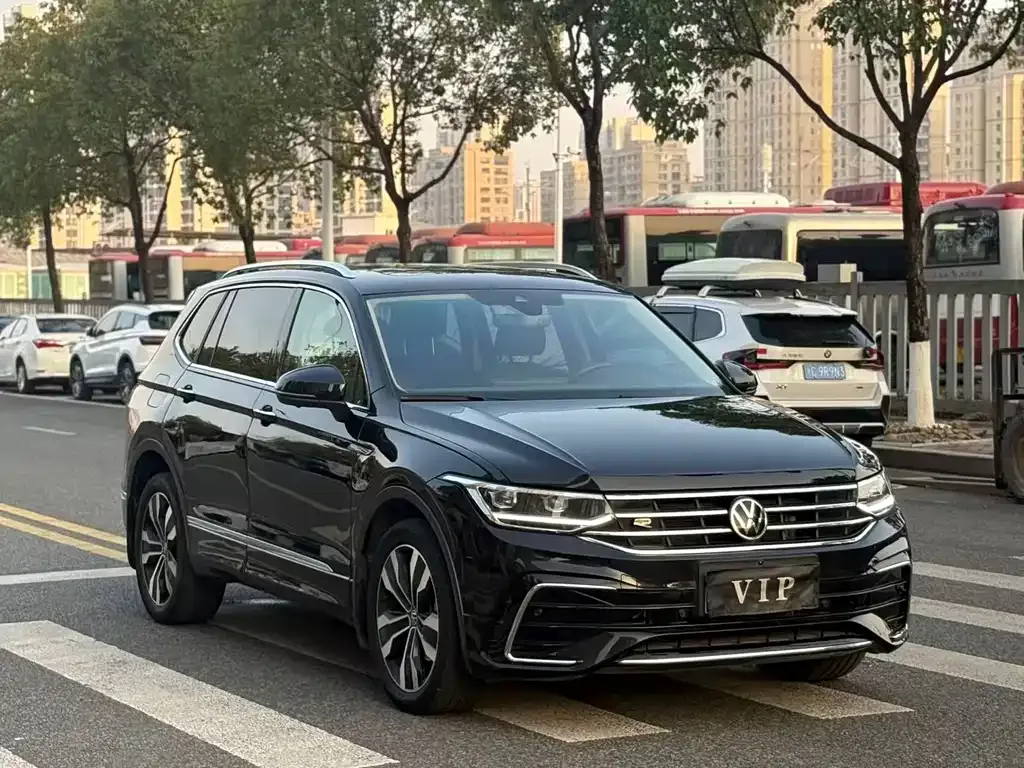 Volkswagen Tiguan L — фото 8