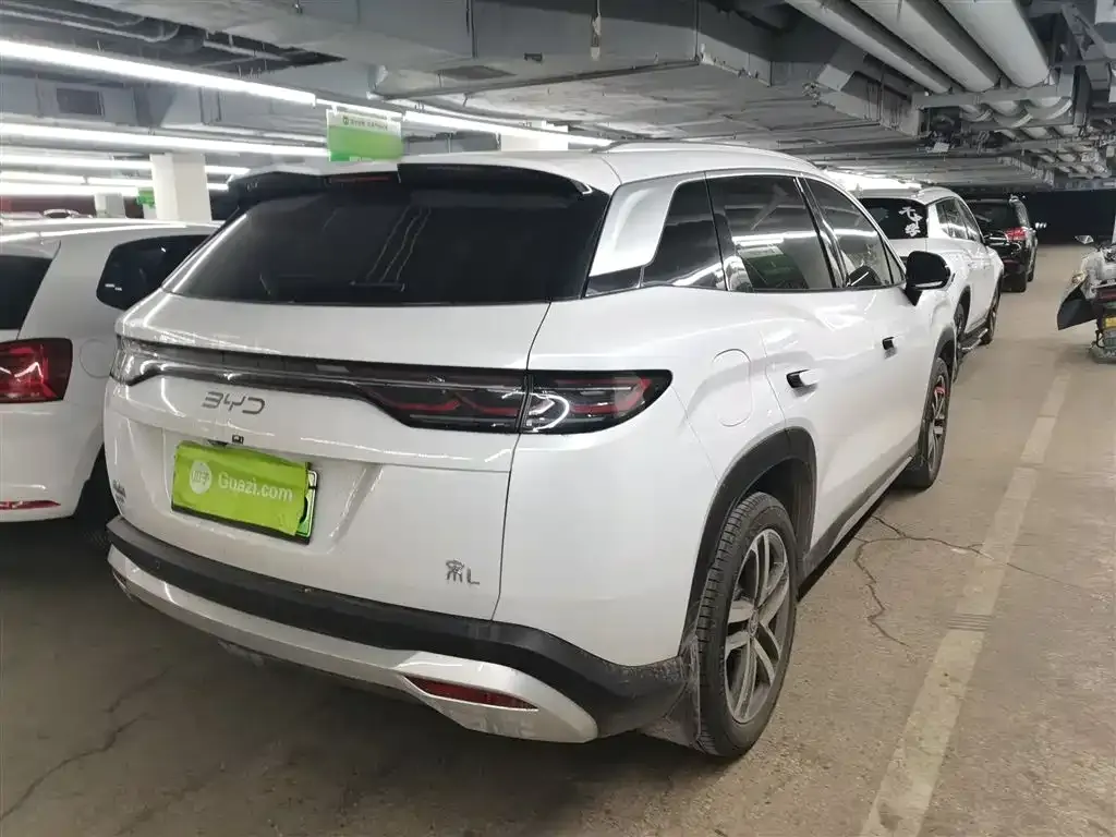 BYD L DM-i — фото 8