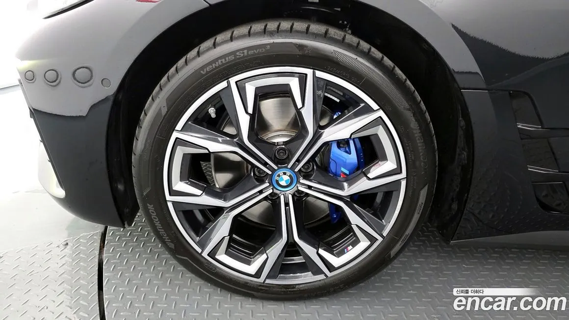 BMW i4 — фото 5