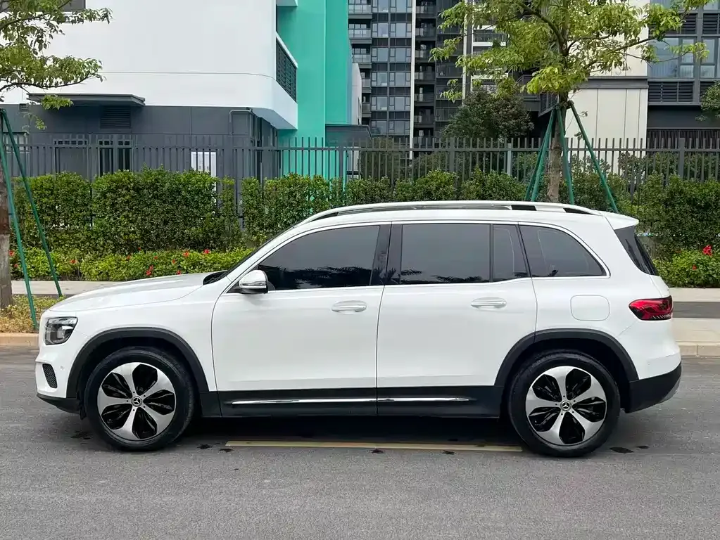Mercedes-Benz GLB — фото 10