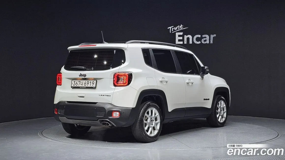 Jeep Renegade — фото 2