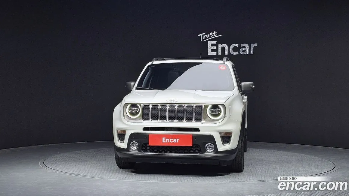Jeep Renegade — фото 8