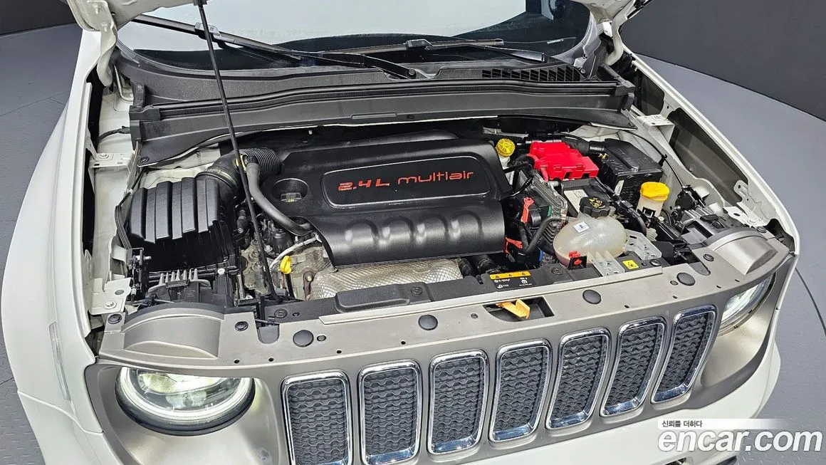 Jeep Renegade — фото 10