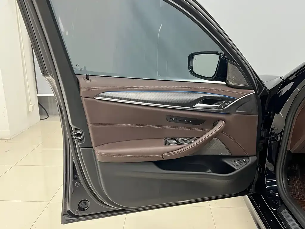 BMW 5 Series New Energy — фото 2