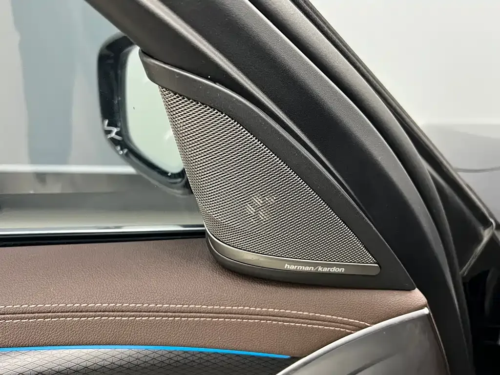 BMW 5 Series New Energy — фото 9