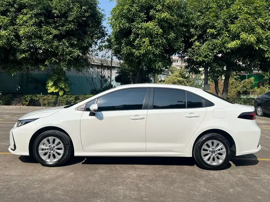 Toyota Corolla — фото 9