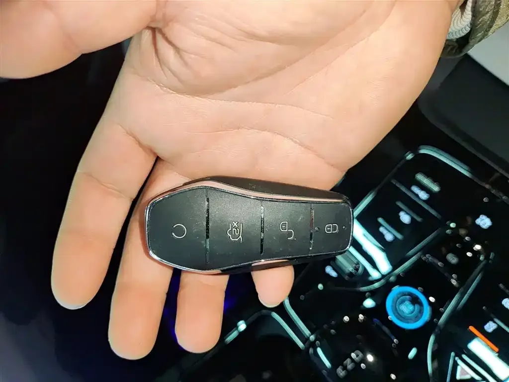 BYD Seal 07 DM-i — фото 9