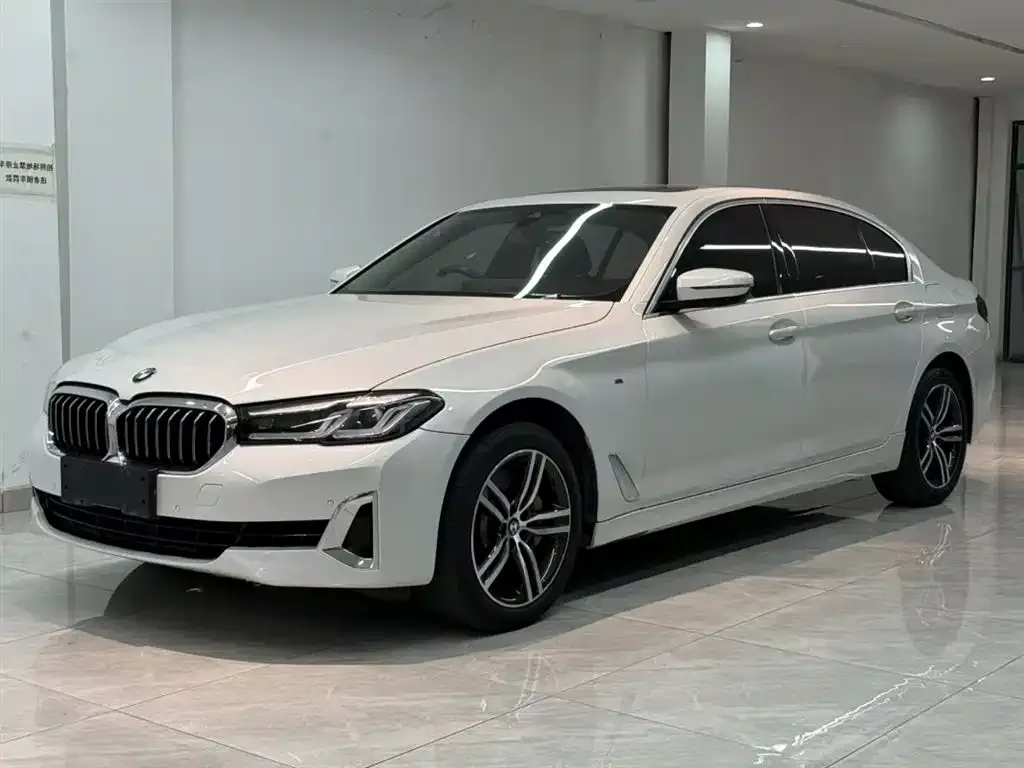 BMW 5 Series — фото 1