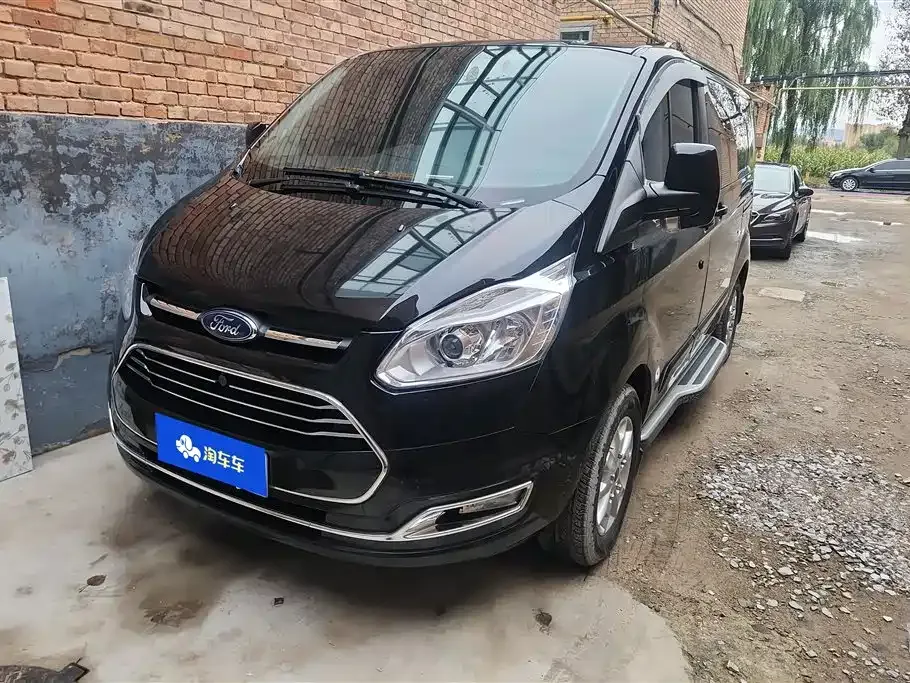 Ford Tourneo — фото 1