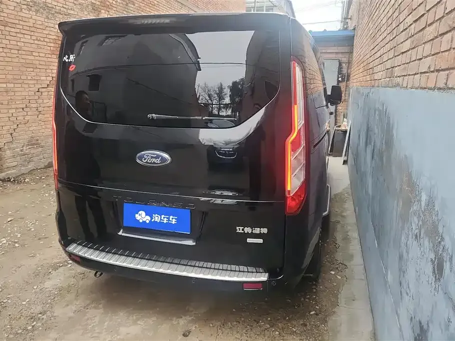 Ford Tourneo — фото 3