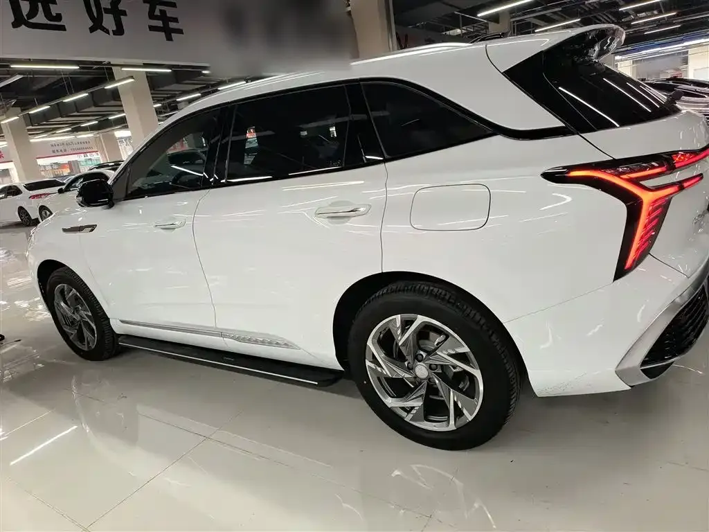 Hongqi HS3 PHEV — фото 2
