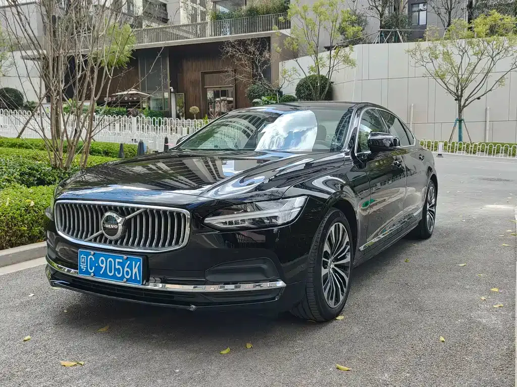 Volvo S90 — фото 1