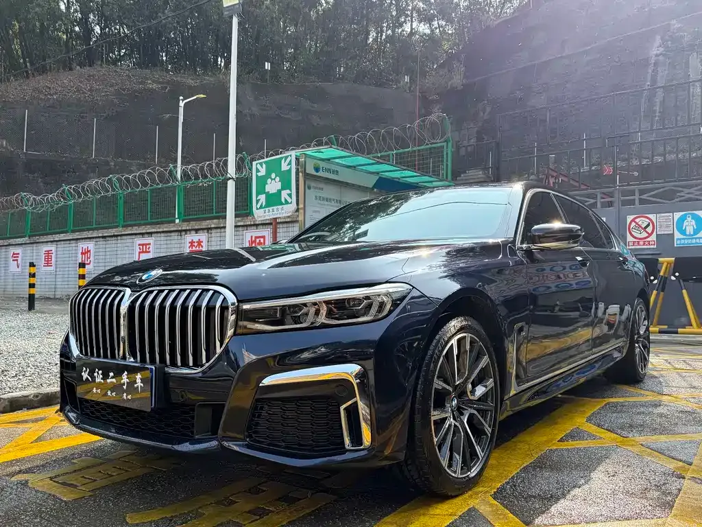 BMW 7 Series — фото 1