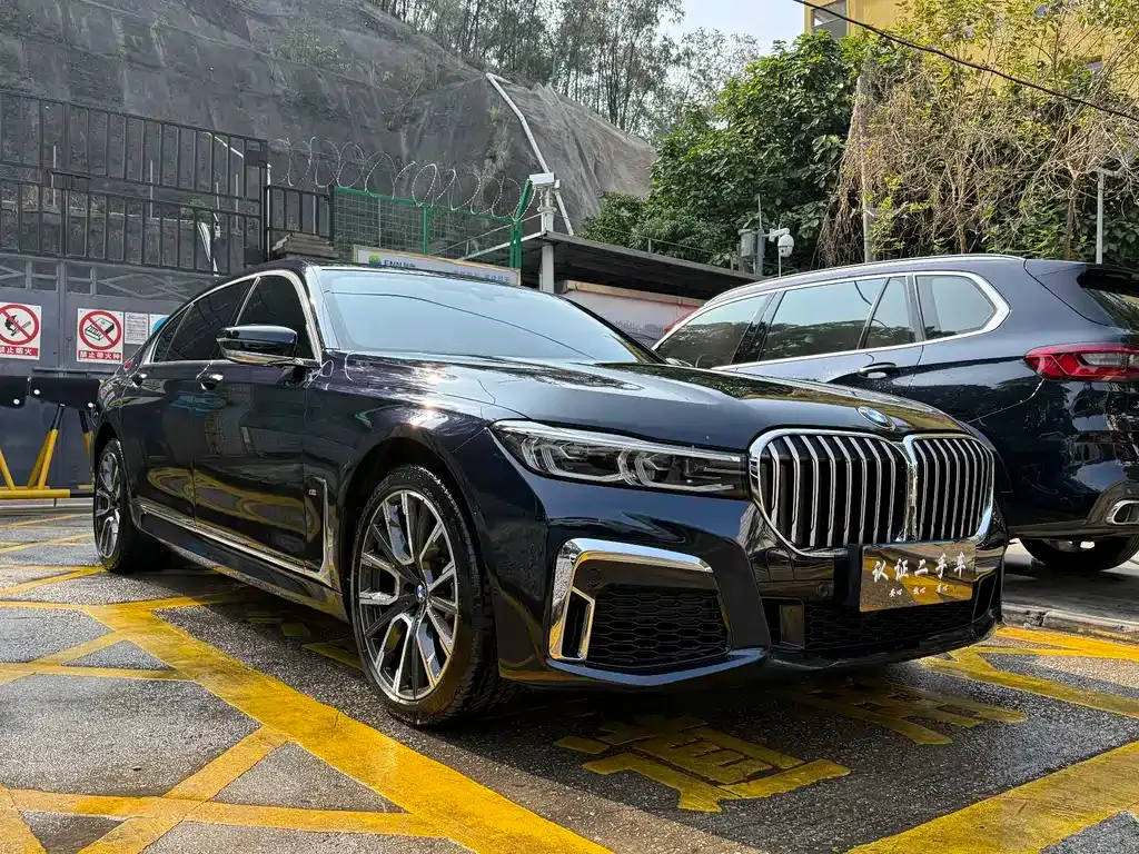 BMW 7 Series — фото 10