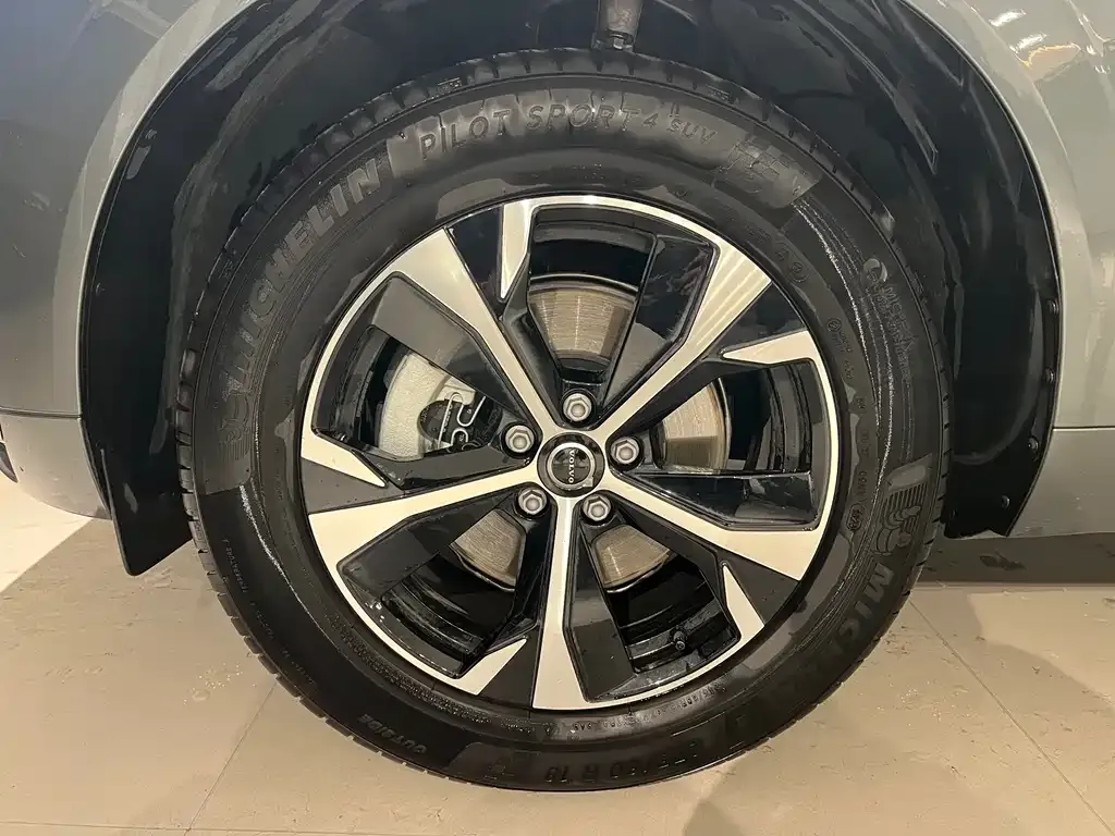 Volvo XC60 — фото 10