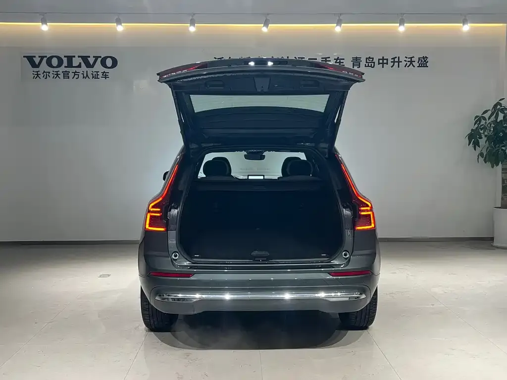 Volvo XC60 — фото 8
