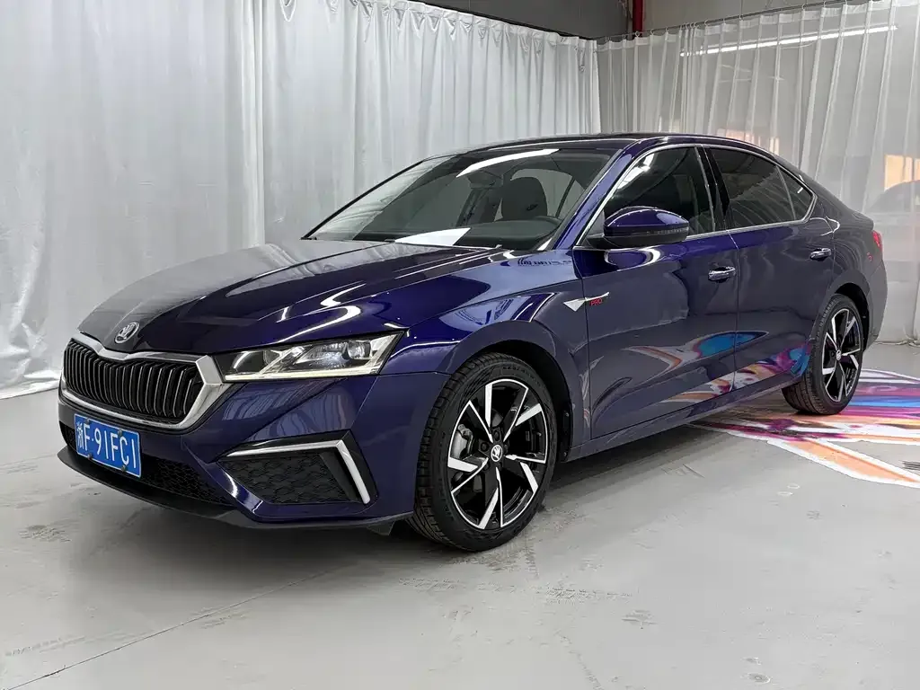 Skoda Octavia — фото 1