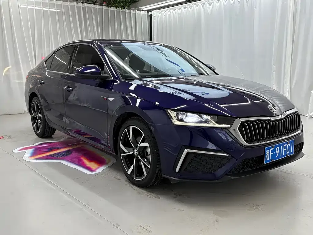 Skoda Octavia — фото 2