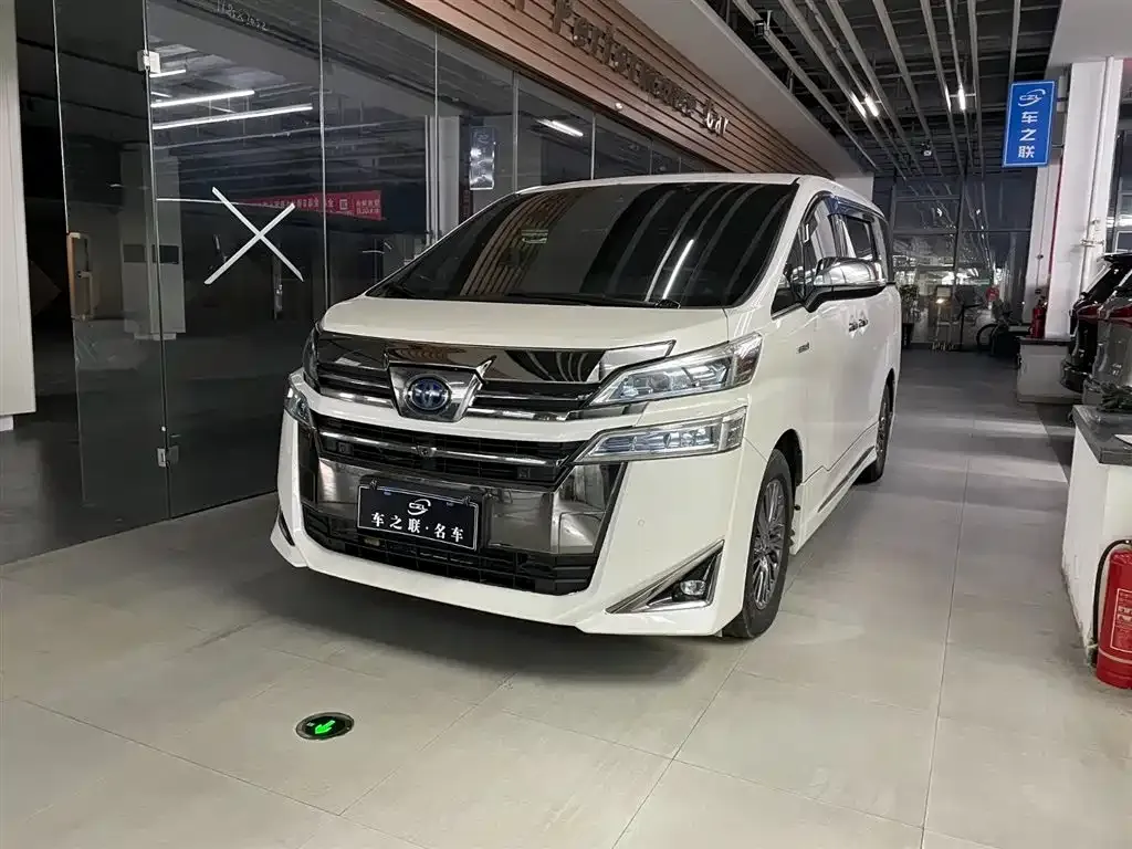 Toyota Vellfire — фото 2