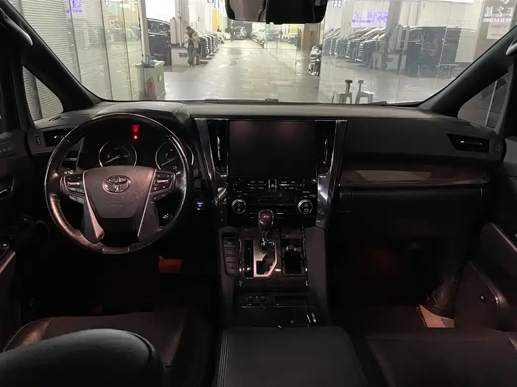 Toyota Vellfire — фото 7