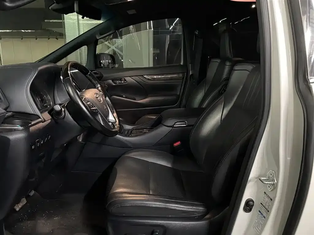 Toyota Vellfire — фото 10