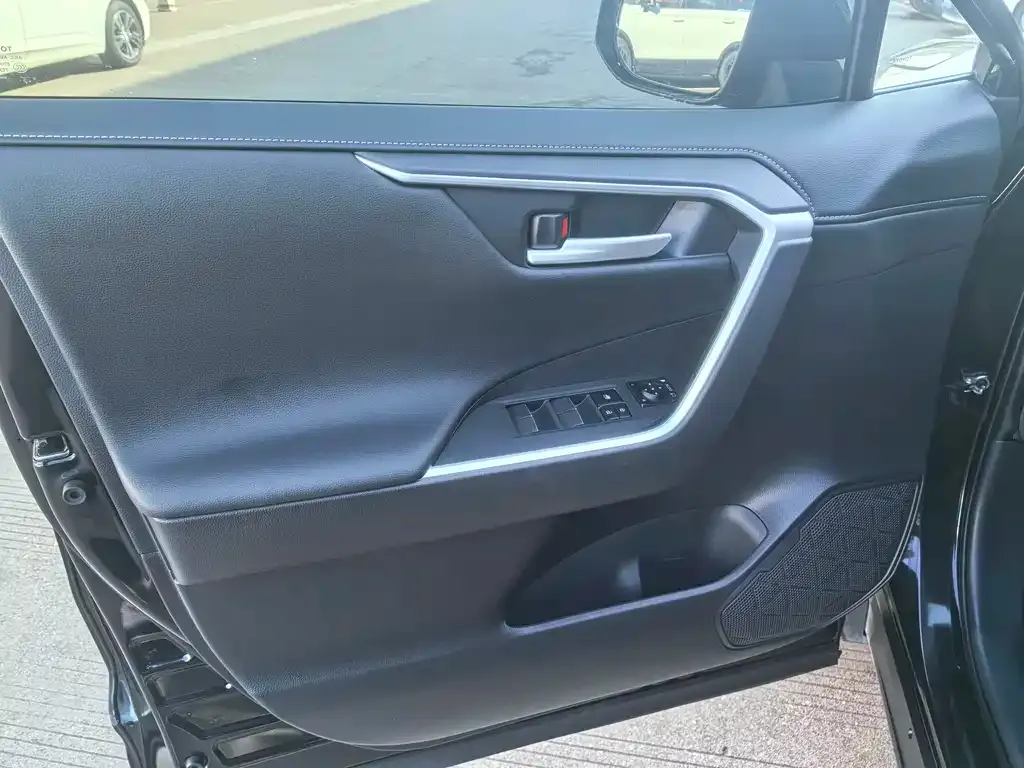 Toyota Wildlander — фото 10